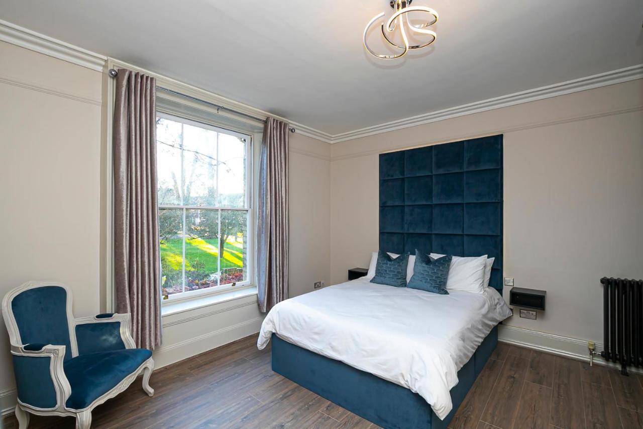 Pages Hotel And Guesthouse Harlow Exterior photo